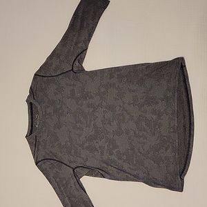 Under Armour heat gear 3/4 sleeve camo top.